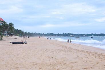 هتل Shenora Beach Resort