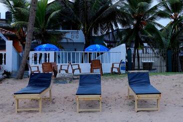 هتل Shenora Beach Resort