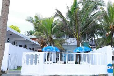 هتل Shenora Beach Resort