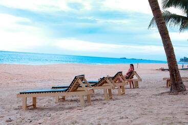 هتل Shenora Beach Resort