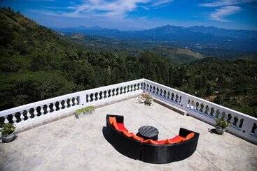 هتل Bellwood Hills Resort & Spa