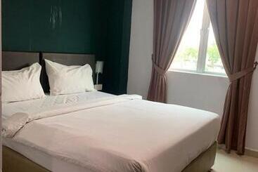 בית מלון כפרי Room V @ Jalan Megat