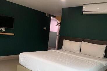 هتل Room V @ Jalan Megat