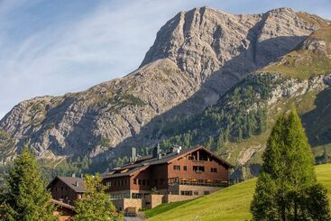 استراحتگاه Alpenparks Hotel & Apartment Arlberg Warth Mit Pool