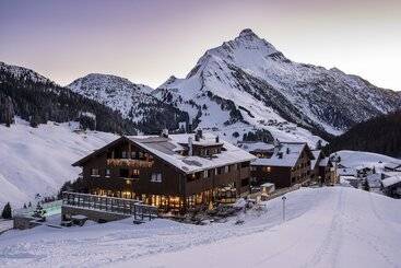 استراحتگاه Alpenparks Hotel & Apartment Arlberg Warth Mit Pool