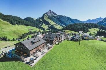 استراحتگاه Alpenparks Hotel & Apartment Arlberg Warth Mit Pool