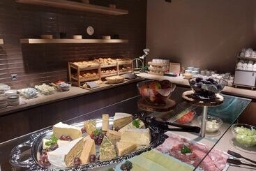 استراحتگاه Alpenparks Hotel & Apartment Arlberg Warth Mit Pool