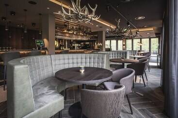 استراحتگاه Alpenparks Hotel & Apartment Arlberg Warth Mit Pool