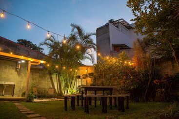 تختخواب و صبحانه Alice Y Juancito Boutique