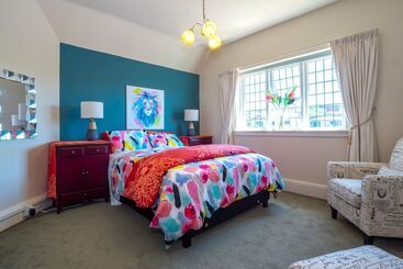 تختخواب و صبحانه The Ocean Breeze Suites