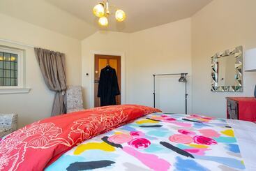 تختخواب و صبحانه The Ocean Breeze Suites