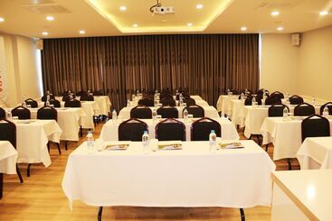 酒店 Ramada By Wyndham Nigde