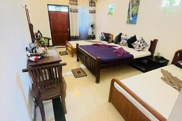 پانسیون Winston Sea Front Villa