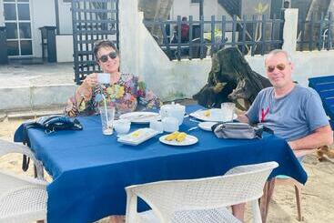 پانسیون Winston Sea Front Villa