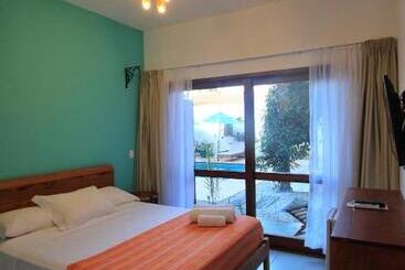پانسیون Nai'a Suites