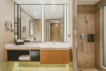 Zenith Hotel Near Train Station & The Mixc