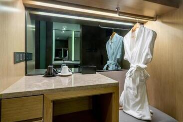 Zenith Hotel Near Train Station & The Mixc