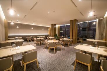 Zenith Hotel Near Train Station & The Mixc