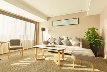Zenith Hotel Near Train Station & The Mixc