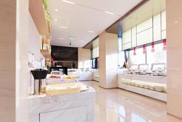 Zenith Hotel Near Train Station & The Mixc