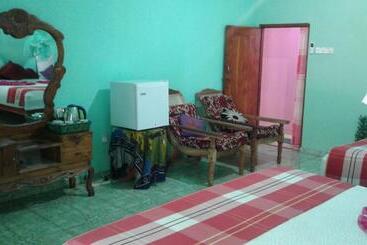 تختخواب و صبحانه Flower Inn