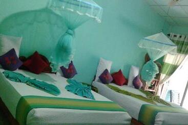 تختخواب و صبحانه Flower Inn