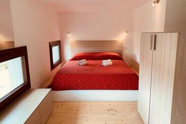 Luxar Room