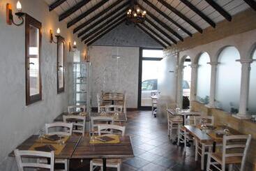 Luxar Room