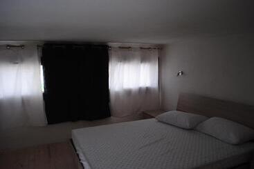 Luxar Room
