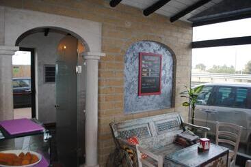 Luxar Room
