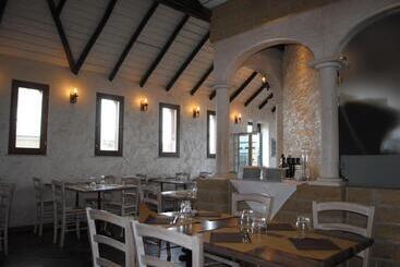 Luxar Room