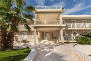 تختخواب و صبحانه Villa Furoa