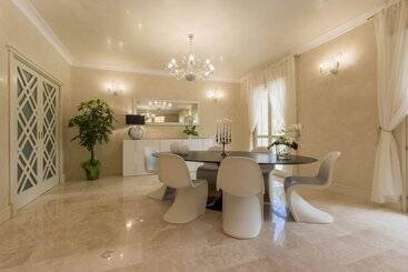 تختخواب و صبحانه Villa Furoa