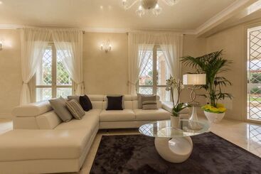 تختخواب و صبحانه Villa Furoa