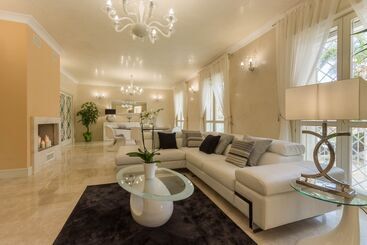 تختخواب و صبحانه Villa Furoa