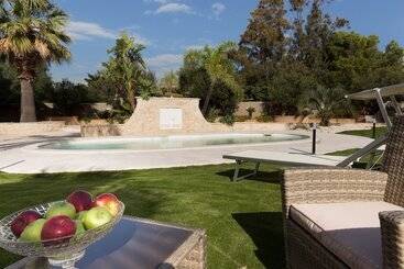 تختخواب و صبحانه Villa Furoa