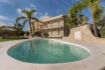 تختخواب و صبحانه Villa Furoa