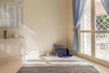 تختخواب و صبحانه Villa Furoa