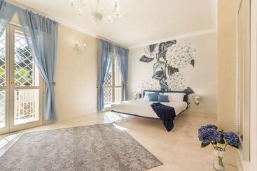 تختخواب و صبحانه Villa Furoa