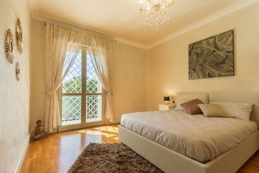 تختخواب و صبحانه Villa Furoa