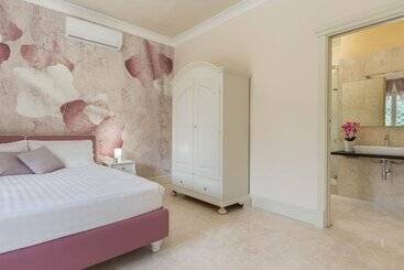 تختخواب و صبحانه Villa Furoa