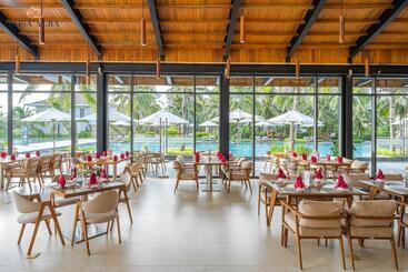 هتل Rosa Alba Resort & Villas Tuy Hoa