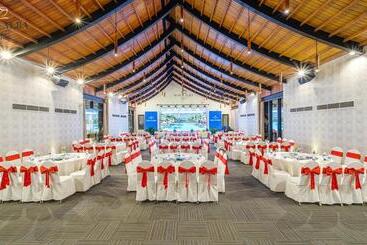 هتل Rosa Alba Resort & Villas Tuy Hoa