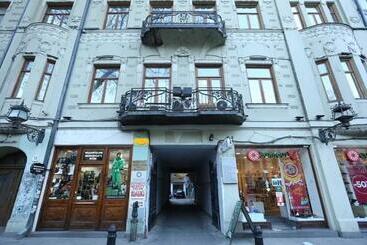 Luky Apartment On Rustaveli Ave