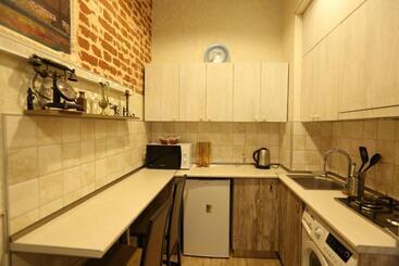 Luky Apartment On Rustaveli Ave