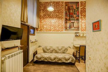 Luky Apartment On Rustaveli Ave