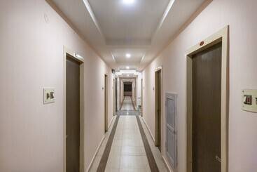 Oyo 16749 Hotel Paris