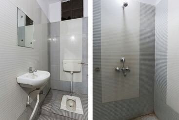 Oyo 16749 Hotel Paris