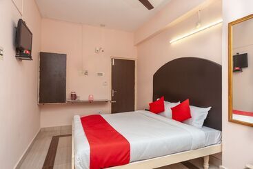 Oyo 16749 Hotel Paris