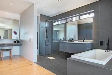 Elements Luxury Suites By Totalstay